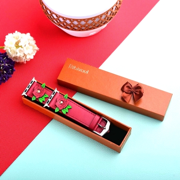 Handmade Rose Leather Watch Band Compatible with Apple Watch 42mm/44mm - Picture 2 of 5